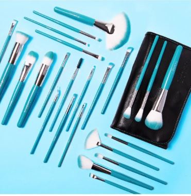 Beauty Creations 24pc Brush Set in Blue or Pink - feelingchicboutique